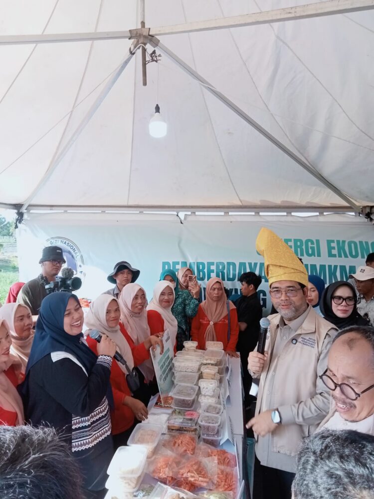 Direktur Badan Gizi Nasional Apresiasi Produk Olahan UMKM Mumtaza Desa Pematang Biara