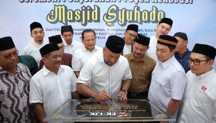 FKIJK Aceh Bantu Renovasi Masjid Syuhada Kuala Simpang