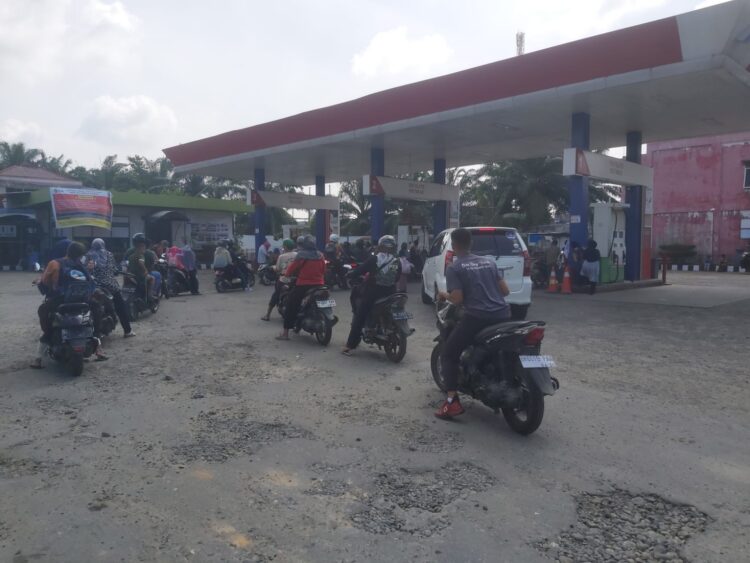 Antrean Panjang di SPBU Pangkalanbrandan Dipicu Isu Kelangkaan BBM Akibat Konflik Iran