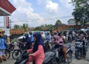 Ratusan Pengendara Roda Dua dan Empat Antre Panjang di SPBU Lubukpakam
