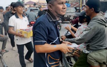 DPD Partai NasDem Tapteng Berbagi Takjil, Masyarakat yang Melintas Apresiasi