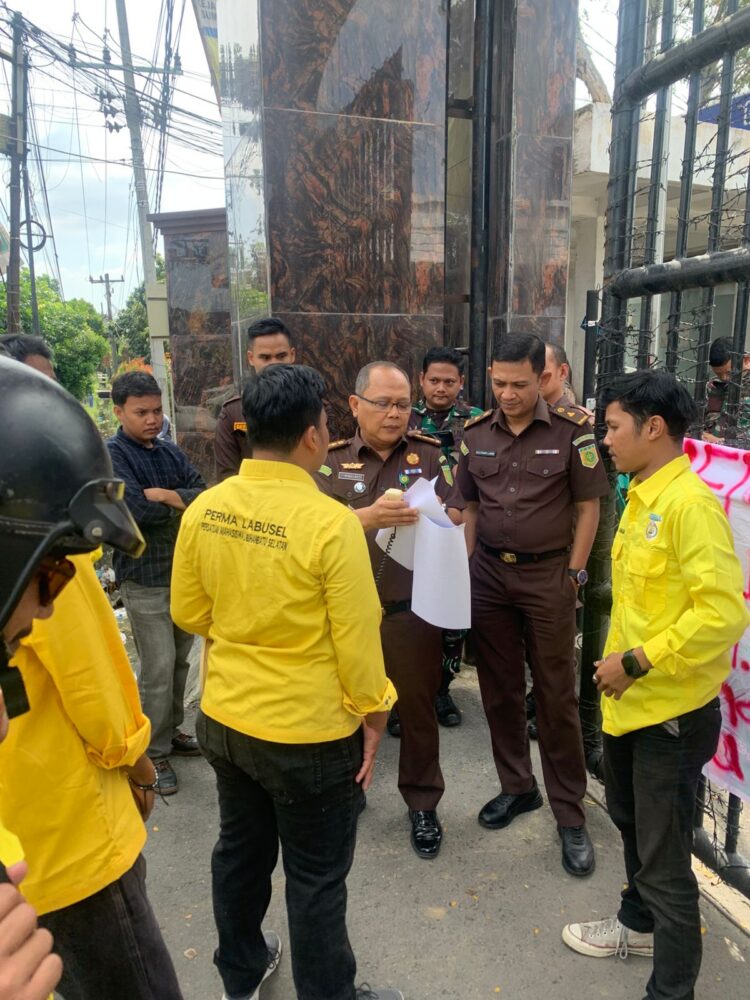 Soal Pemberantasan Korupsi, Perma Labusel Unjuk Rasa di Kejatisu, Minta Evaluasi dan Copot Kajari Labusel