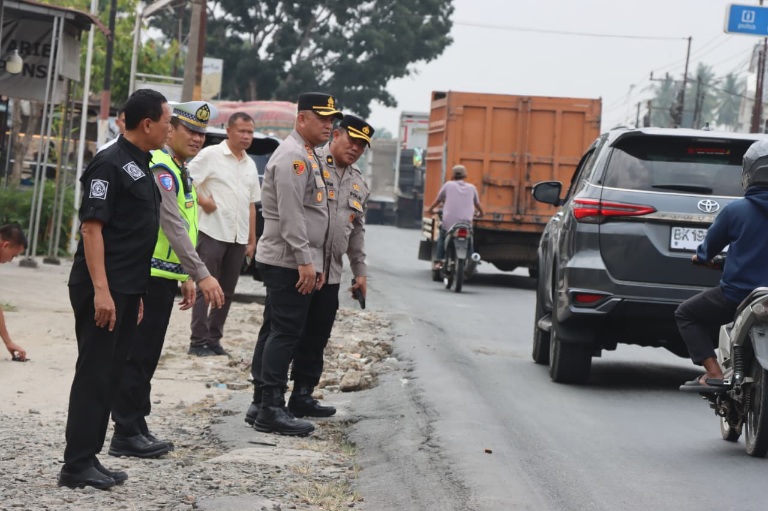 Jelang Ops Ketupat Toba 2026, Kapolres Batubara Pantau Jalan Rusak Dan Stok BBM