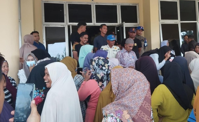 Ratusan Ibu Pertanyakan Bantuan Rumah, Sudah Buka Rekening Nama Hilang