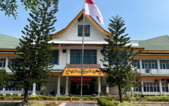 Siapkan 8 M Lebih Perbaiki Jalan Kecamatan Secanggang, Bupati Syah Afandin: Rampung 2026