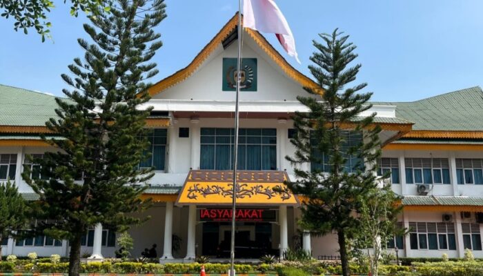 Siapkan 8 M Lebih Perbaiki Jalan Kecamatan Secanggang, Bupati Syah Afandin: Rampung 2026