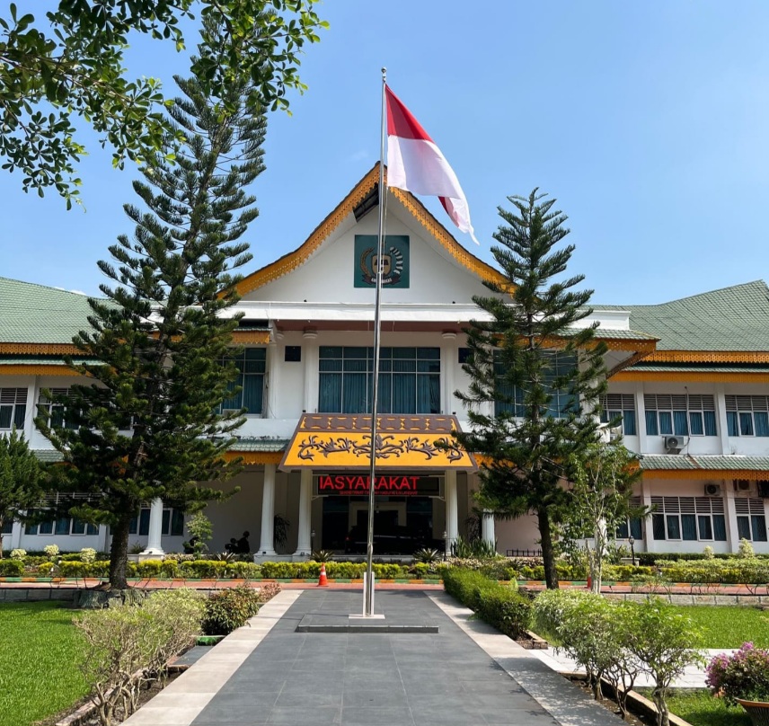 Siapkan 8 M Lebih Perbaiki Jalan Kecamatan Secanggang, Bupati Syah Afandin: Rampung 2026