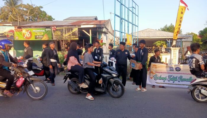 IPSI dan PSHT Beringin Bagikan 600 Takjil serta Sembako Kepada Kaum Duafa