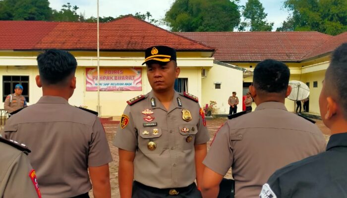 Kapolres Pakpak Bharat Pimpin Apel Jam Pimpinan, Periksa Kerapian Personel dan Senpi
