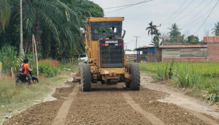 Gerak Cepat Perbaiki Jalan Sambut Lebaran, Warga Ucapkan Terima Kasih Kepada Bupati HM Salim Fakhry