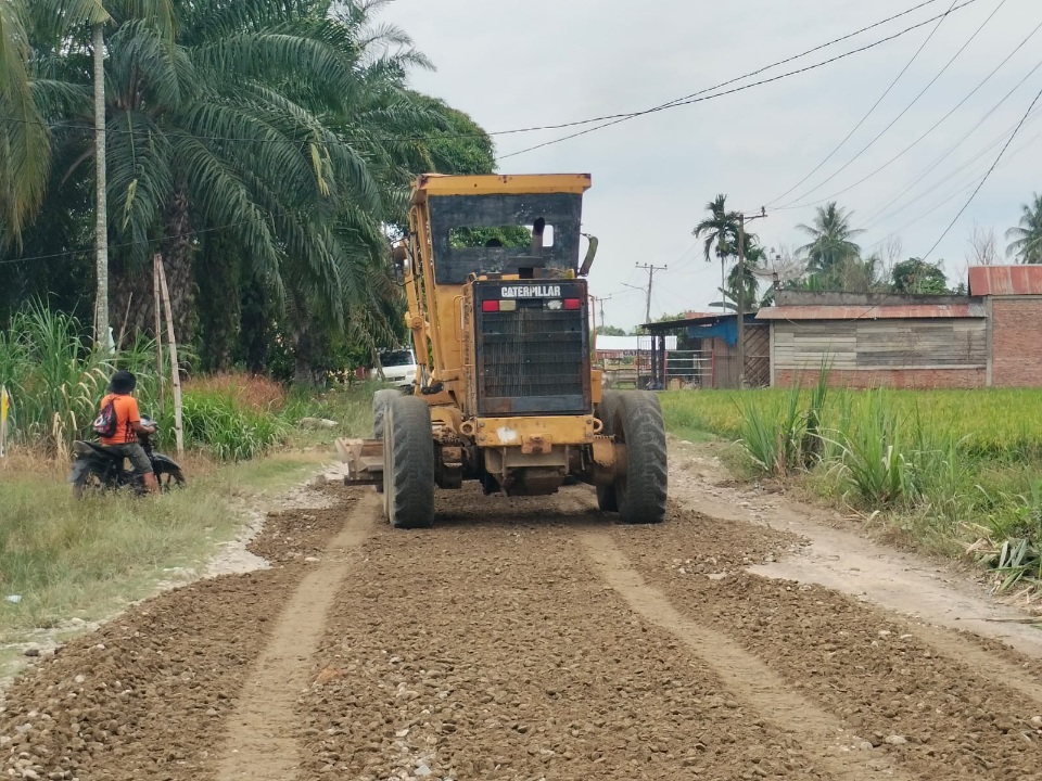 Gerak Cepat Perbaiki Jalan Sambut Lebaran, Warga Ucapkan Terima Kasih Kepada Bupati HM Salim Fakhry