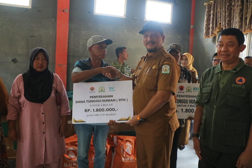 Warga Kecamatan Rantau Terima DTH