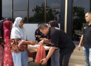 PT SJA Bagikan 87 Paket Sirup untuk Warga Seibuluh