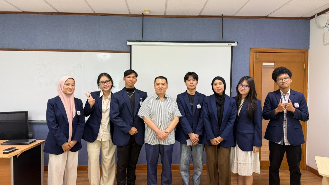 Visual Rebranding of Pop Mie: Strategi Mahasiswa President University untuk Menarik Konsumen Gen Z