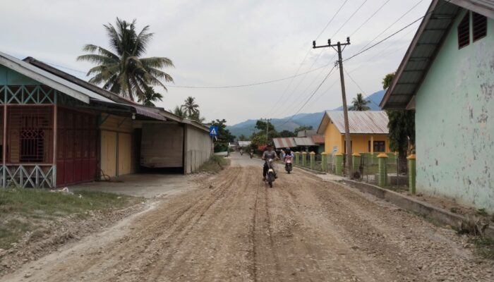 Jelang Lebaran, Dinas PUPR Aceh Tenggara Perbaiki Jalan