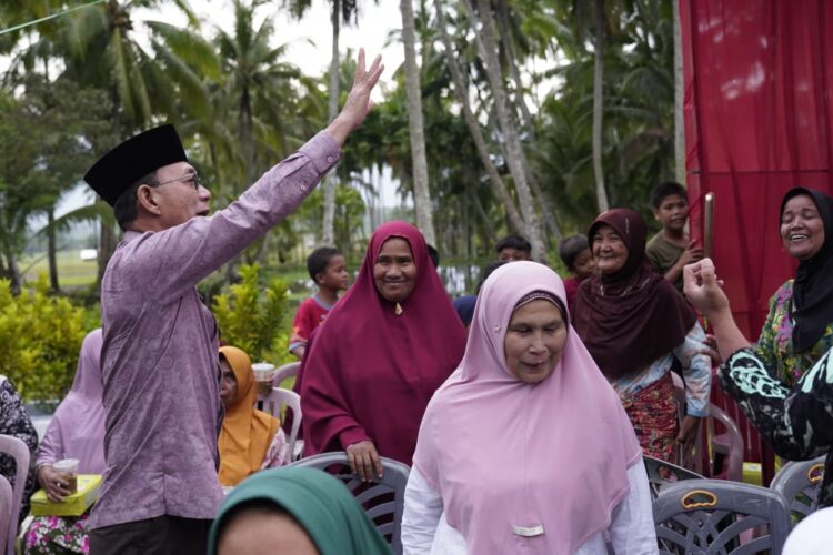 Safari Ramadhan di Tantom, Bupati Tapsel Janjikan Perbaikan Jalan