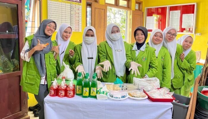 Mahasiswa Dan Dosen Universitas Aufa Royhan Dorong Peningkatan Kualitas Hidup Masyarakat Terdampak Banjir Di Tapsel