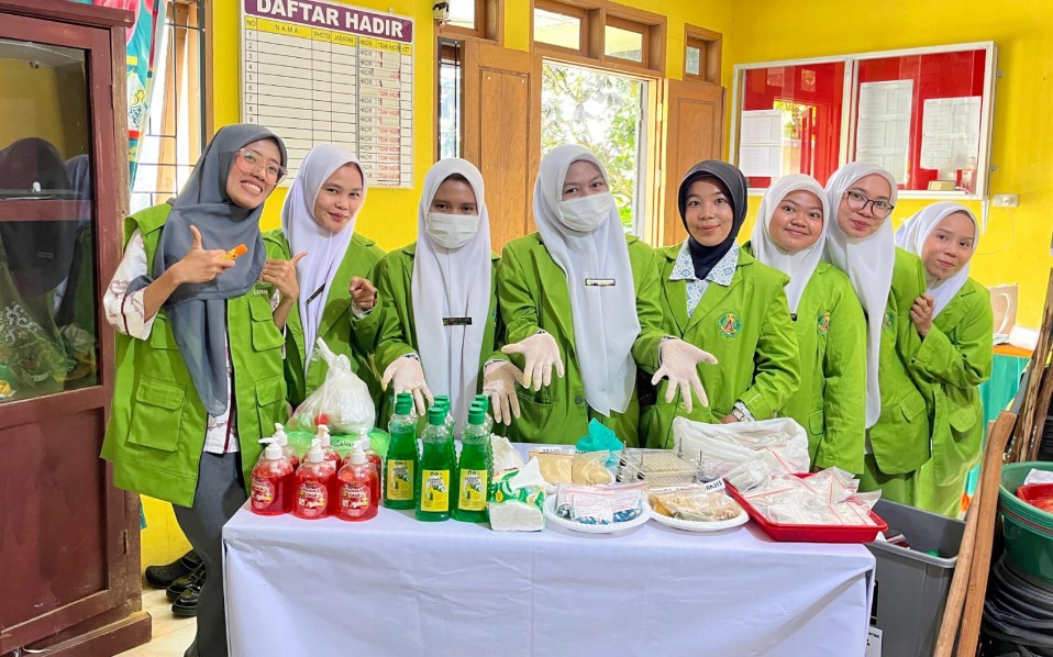 Mahasiswa Dan Dosen Universitas Aufa Royhan Dorong Peningkatan Kualitas Hidup Masyarakat Terdampak Banjir Di Tapsel