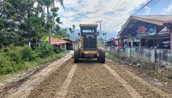 Jelang Lebaran, Dinas PUPR Agara Rampungkan Perbaikan Jalan, Warga Ucapkan Terima Kasih