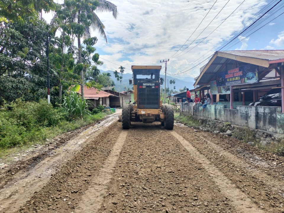 Jelang Lebaran, Dinas PUPR Agara Rampungkan Perbaikan Jalan, Warga Ucapkan Terima Kasih