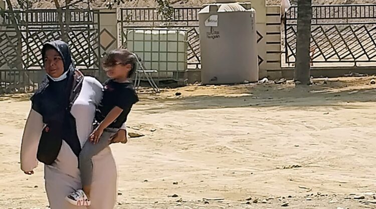 Debu Pascabanjir Bikin Warga Sesak, Dinkes Pijay Justru Tampak Tak Gerak