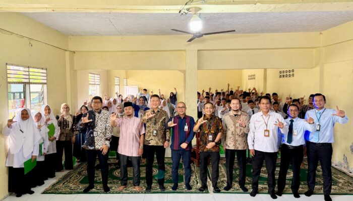 OJK Edukasi Santri Dan Santriwati Pondok Pesantren Usman Syarif Medan