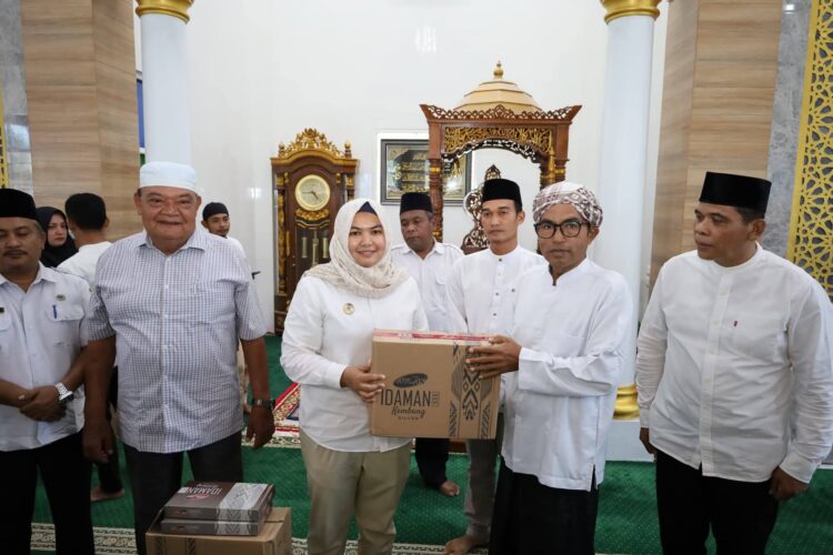 Santuni Anak Yatim dan Piatu di Tambangan, Wabup Madina: Jangan Beli Petasan
