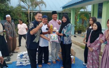 Buka Puasa Bersama, SMPN 7 Percut Seituan Serahkan Bantuan kepada Siswa Anak Yatim