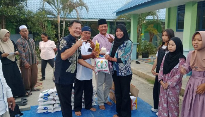 Buka Puasa Bersama, SMPN 7 Percut Seituan Serahkan Bantuan kepada Siswa Anak Yatim