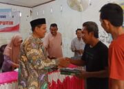 Pulihkan Semangat Warga Pascabanjir, Tim PkM Unsam Salurkan Bantuan Sarung dan Peci di Aceh Tamiang