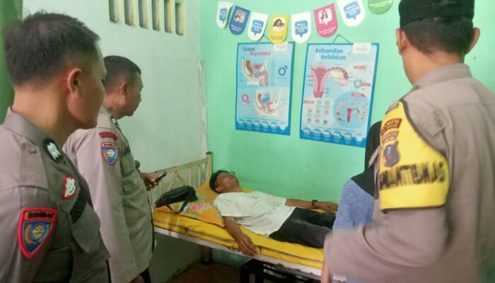 Pingsan Usai Kecelakaan, Pedagang Tahu Keliling Diselamatkan Personel Polsek Beringin