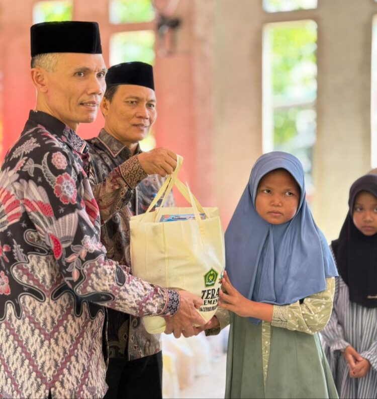 Kemenag Abdya Perkuat Kepedulian Sosial Lewat THR Ramadan