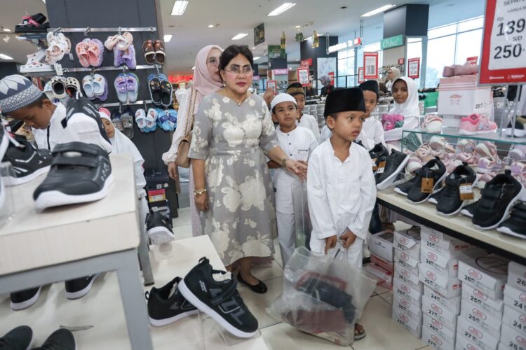 Wali Kota Pematangsiantar Bawa Shopping Ratusan Anak Yatim