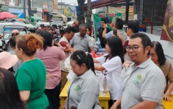 Perwakilan Umat Buddha Deliserdang Bagikan 350 Paket Takjil di Lubukpakam