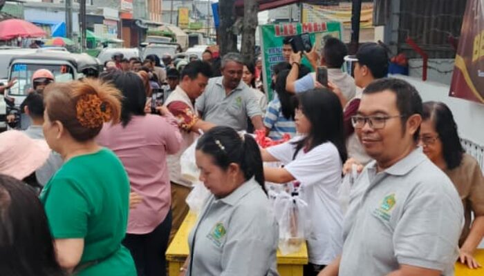 Perwakilan Umat Buddha Deliserdang Bagikan 350 Paket Takjil di Lubukpakam