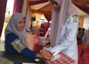 Nakes Puskesmas Kuta Malaka Layani Pemeriksaan Kesehatan Pemudik di Posko Ketupat Aneuk Galong