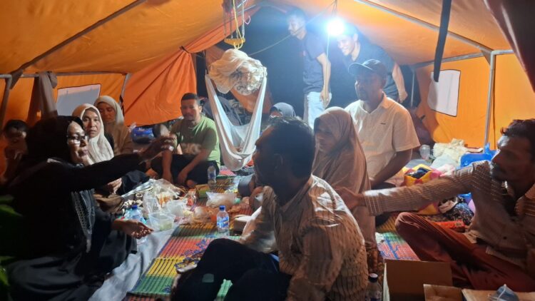 Gubernur Respon Korban Banjir yang Dirikan Tenda di Kantor Pemkab Bireuen