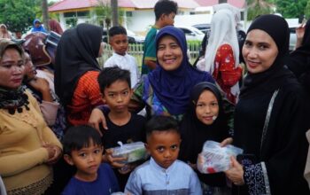 Ny. Endang Syah Afandin Apresiasi Aksi Berbagi Takjil DWP Langkat