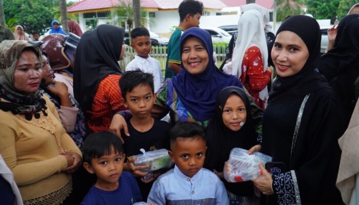 Ny. Endang Syah Afandin Apresiasi Aksi Berbagi Takjil DWP Langkat