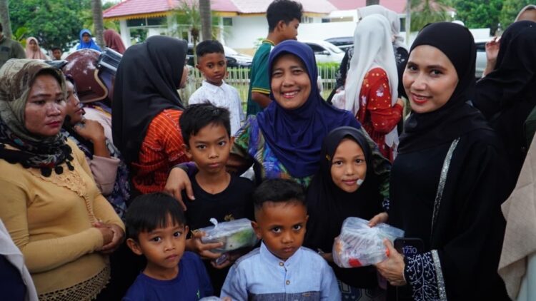 Ny. Endang Syah Afandin Apresiasi Aksi Berbagi Takjil DWP Langkat