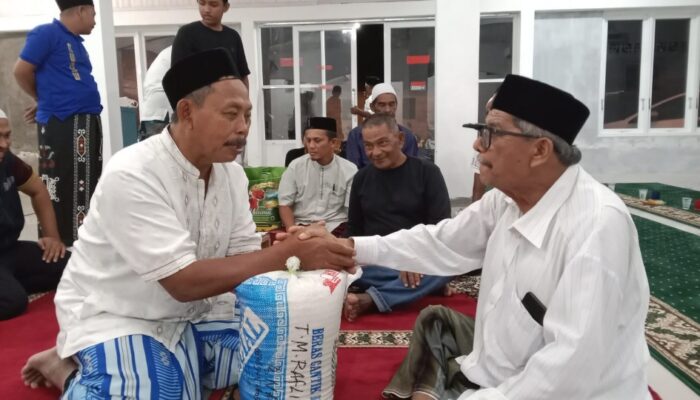 Warga Gampong Leu Ue Mulai Tunaikan Kewajiban Zakat Fitrah