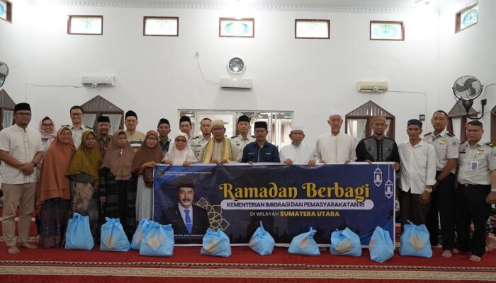 Menteri Imigrasi Dan Pemasyarakatan Agus Andrianto Santuni 1.000 Bilal Mayit dan Najir Masjid di Medan