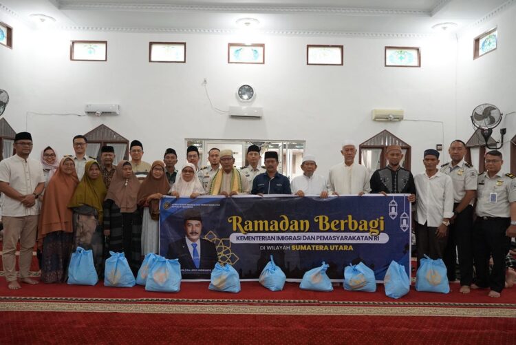 Menteri Imigrasi Dan Pemasyarakatan Agus Andrianto Santuni 1.000 Bilal Mayit dan Najir Masjid di Medan