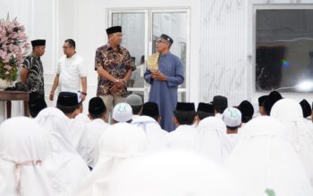 Penghujung Ramadan, Bupati Syah Afandin Santuni 65 Santri Ulumul Quran 