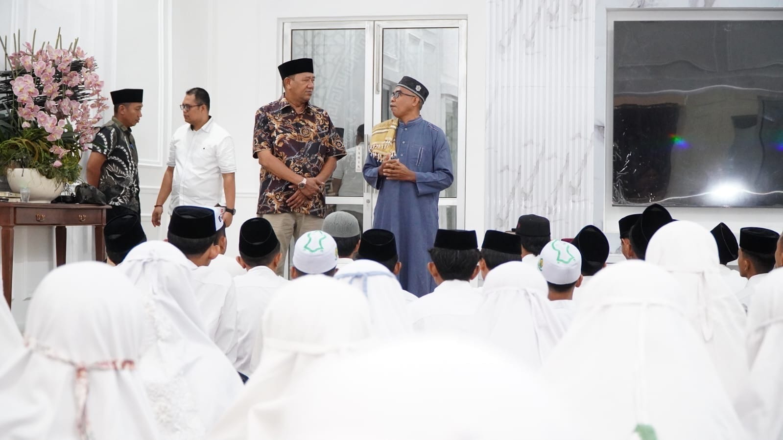 Penghujung Ramadan, Bupati Syah Afandin Santuni 65 Santri Ulumul Quran 