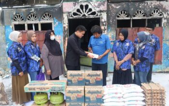 Pimpinan DPRD Sumut Ricky Anthony Bantu Warga Korban Kebakaran Rumah di Sambirejo