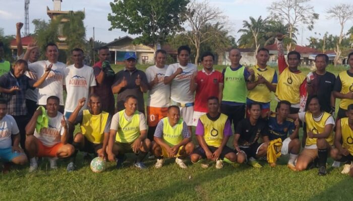 Paguyuban Sepakbola Old Crack Teluk Aru Latihan Bersama 