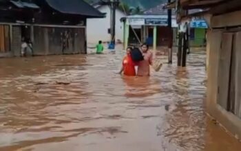 Banjir Kembali Terjang Tapteng, Akses Jalan Terhalang dan Warga Mengungsi