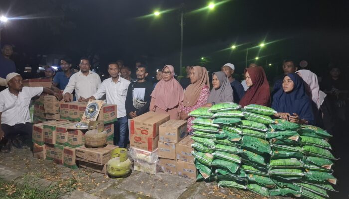Gubernur Aceh Bantu Korban Banjir yang Bertahan di Tenda Darurat Kantor Bupati Bireuen