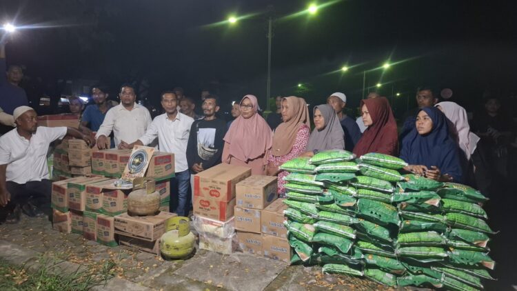 Gubernur Aceh Bantu Korban Banjir yang Bertahan di Tenda Darurat Kantor Bupati Bireuen